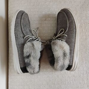 HEY DUDE Gray Fur-Lined Ankle Boots